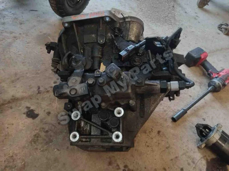 2005 Kia RIO — 1.6l L4 — image 1 of 1