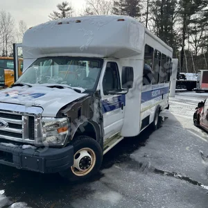 2010 Ford E-350 — 6.8l V10 — image 1 of 1